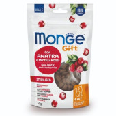  Лакомство за кастрирани котки Monge Gift Filled And Crunchy Sterilised Cat с патешко месо и червени боровинки, БЕЗ зърнени култури, 