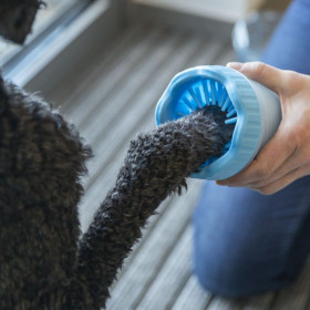 Силиконов уред за почистване на лапички Trixiе Paw cleaner