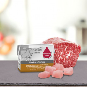 Мокра храна за кучета Platinum Menu Adult Iberico + Turkey с 42% Прясно пуешко месо, 35% Прясно свинско Иберико, 6% Прясно пилешко месо и зеленчуци